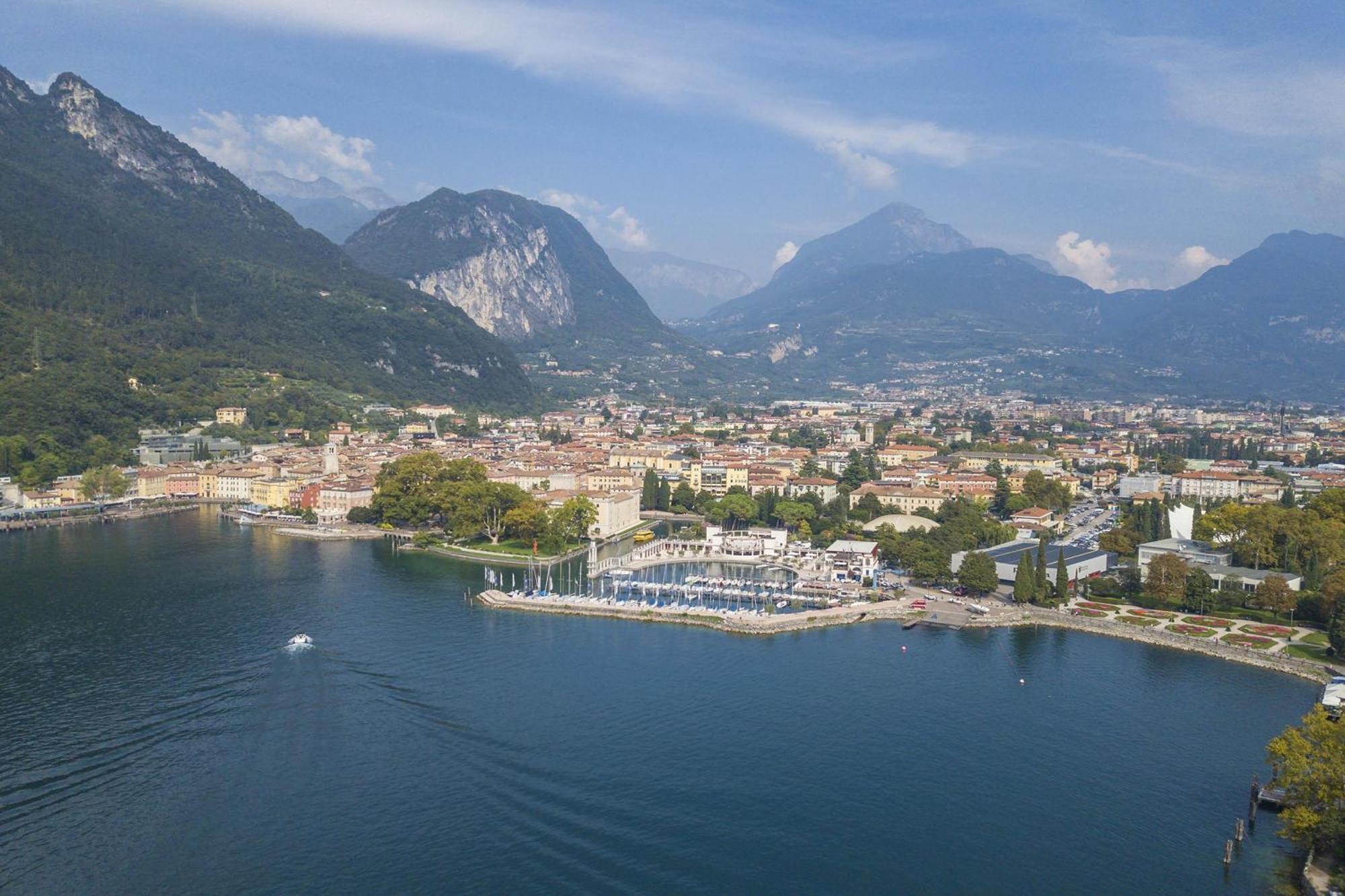 Balcone Sui Tigli Few Min From The Lake - Happy Rentals Riva del Garda Exteriör bild